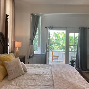 Bay Oceanfront Couette-café